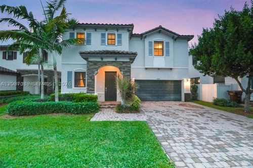 na-9260 W 35th Ln, Hialeah, FL, 33018-2059 | Card Image