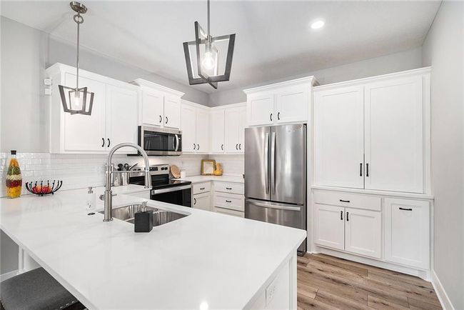 710 Ridge Dr, Townhouse with 2 bedrooms, 2 bathrooms and null parking in Smithville MO | Image 10