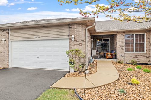 19242 104th Ave, Mokena, IL, 60448-8654 | Card Image