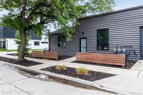 1-1300 Batavia Ave, Royal Oak, MI, 48067-3346 | Card Image