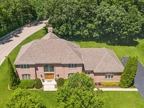 130 N Buckingham Dr, Sugar Grove, IL, 60554-4194 | Card Image