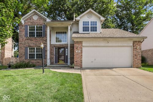 923 Stave Oak Dr, Beech Grove, IN, 46107-1977 | Card Image
