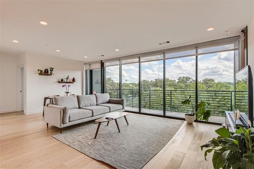 421-900 S 1st St, Austin, TX, 78704-1689 | Card Image