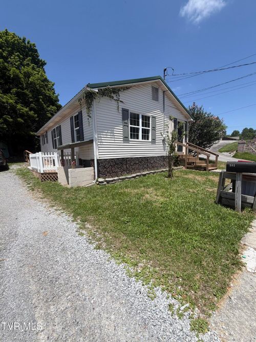 105 Virginia Ave Ne, Wise, VA, 24293-5126 | Card Image