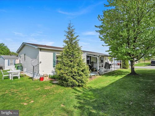 104 W Abington Cir, STEWARTSTOWN, PA, 17363-8800 | Card Image