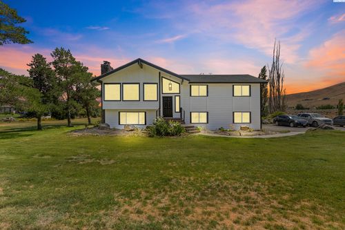 40223 E Ruppert Rd, Benton City, WA, 99320-8722 | Card Image