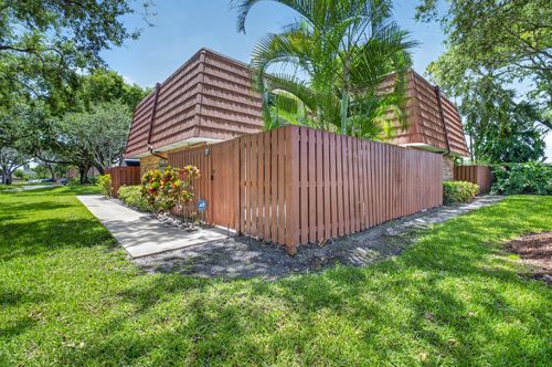 103-1565 Augusta Cir, Delray Beach, FL, 33445-5754 | Card Image