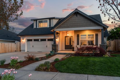 105 Huntley Ln, Phoenix, OR, 97535-9001 | Card Image