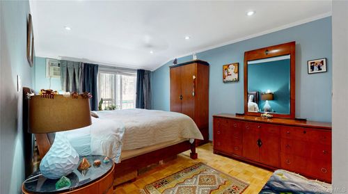 11a-24026 70th Ave, Little Neck, NY, 11362-1760 | Card Image