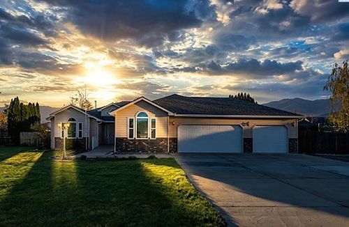 4400 Mount Daniel Ct, West Richland, WA, 99353-7329 | Card Image