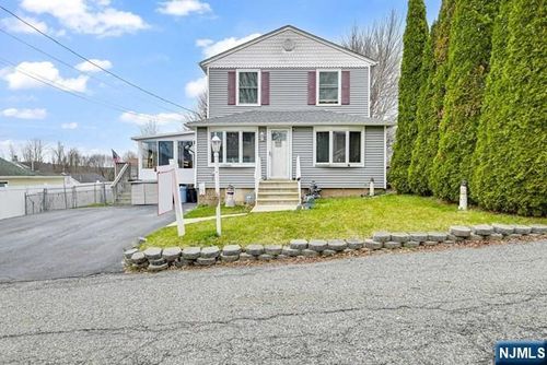 22 Glenridge Rd, Hewitt, NJ, 07421-2121 | Card Image