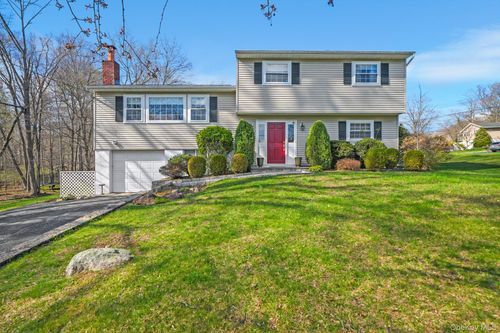 1 Anne Pl, Pleasantville, NY, 10570-2411 | Card Image