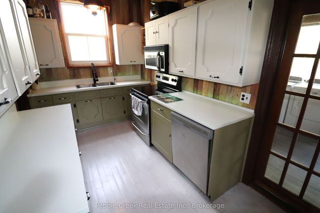85042 Bluewater Highway, House other with 7 bedrooms, 3 bathrooms and 7 parking in Goderich ON | Image 5