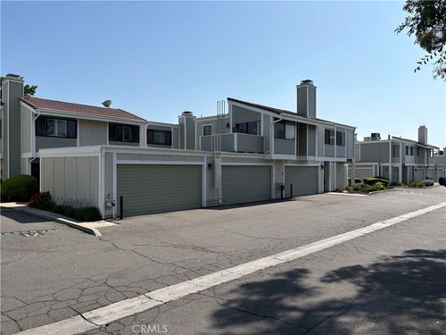 7-27063 Crossglade Ave, Canyon Country, CA, 91351-4110 | Card Image