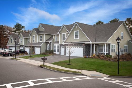 3-3 Oak St, Brookhaven, NY, 11719-9694 | Card Image