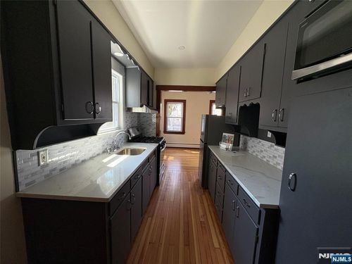 1 Laurel Pl, East Rutherford, NJ, 07073-1309 | Card Image