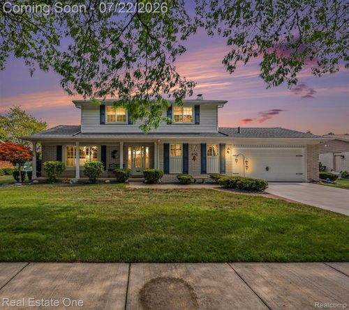 1524 3 Lakes Dr, Troy, MI, 48085-1430 | Card Image