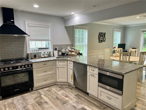 145 Montgomery St, Goshen, NY, 10924-1607 | Card Image