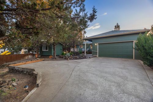2799 Ne Baroness Pl, Bend, OR, 97701-6382 | Card Image