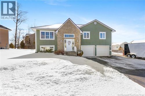 2 Harris St, Oromocto, NB, E2V0A9 | Card Image