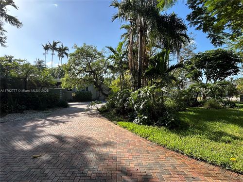18655 Ne 21st Ave, North Miami Beach, FL, 33179-4386 | Card Image