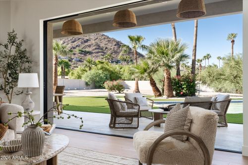 4828 E Clearwater Pkwy, Paradise Valley, AZ, 85253-2967 | Card Image