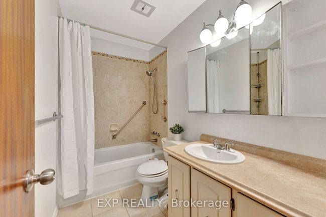 C - 10 Arnold Dr, Condo with 4 bedrooms, 2 bathrooms and 2 parking in Nepean ON | Image 25