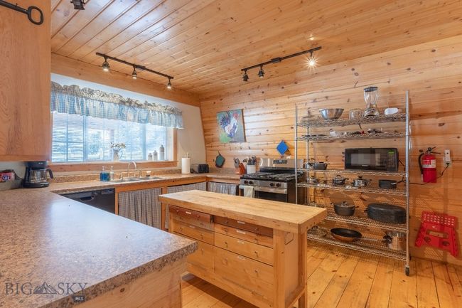 286 Mule Deer Rd, House other with 3 bedrooms, 4 bathrooms and null parking in West Yellowstone MT | Image 13
