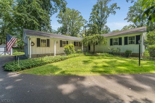 23 Valley View Dr, Flemington, NJ, 08822-4507 | Card Image