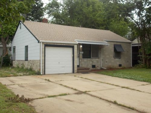 1932 S Ridgewood Dr, Wichita, KS, 67218-4528 | Card Image
