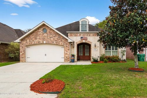 210 Fairway Villas Cir, Diamondhead, MS, 39525-4292 | Card Image