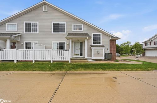 1079 74th St Ne, Cedar Rapids, IA, 52402-7481 | Card Image
