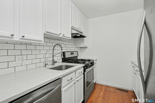 2-2 Redwood Ln, Ridgefield, CT, 06877-3343 | Card Image