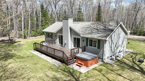 7689 Buck Ridge Dr, Eagle River, WI, 54521-8135 | Card Image