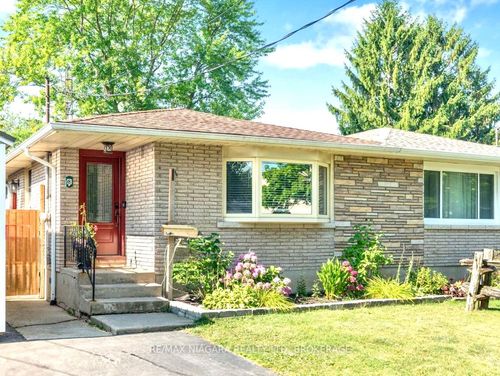 8 Lakehurst Dr, Saint Catharines, ON, L2N4C2 | Card Image