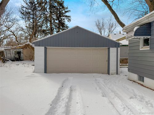 839 Barrie Ave, Flint, MI, 48507-1662 | Card Image