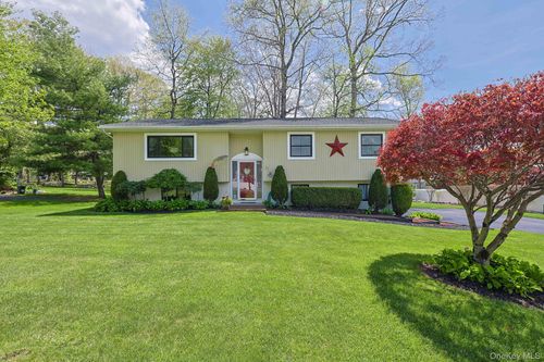 17 Red Oak Ter, Newburgh, NY, 12550-2031 | Card Image