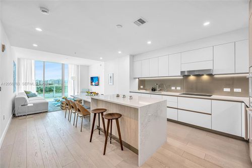 ph809-9201 E Bay Harbor Dr, Bay Harbor Islands, FL, 33154-2779 | Card Image