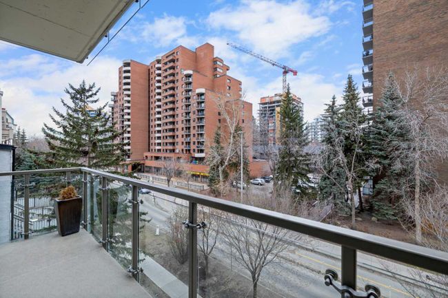 304 - 701 3 Avenue Sw, Home with 2 bedrooms, 2 bathrooms and 2 parking in Calgary AB | Image 4