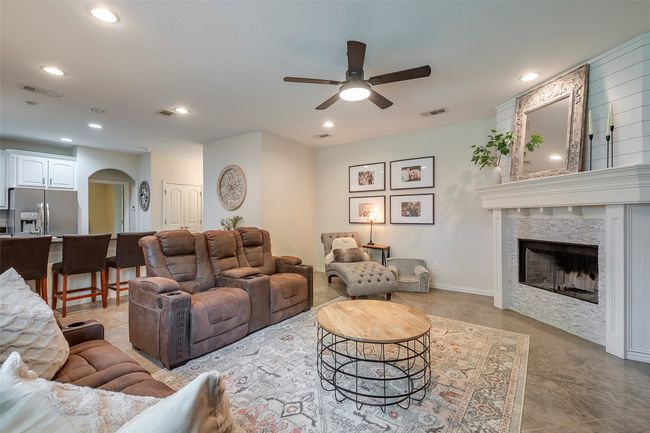 4306 Lucero Dr, House other with 3 bedrooms, 3 bathrooms and null parking in Granbury TX | Image 4