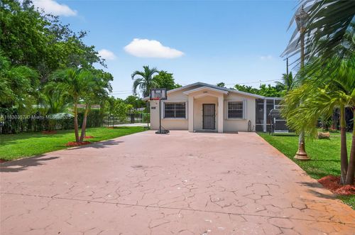 395 Nw 124th St, North Miami, FL, 33168-3613 | Card Image