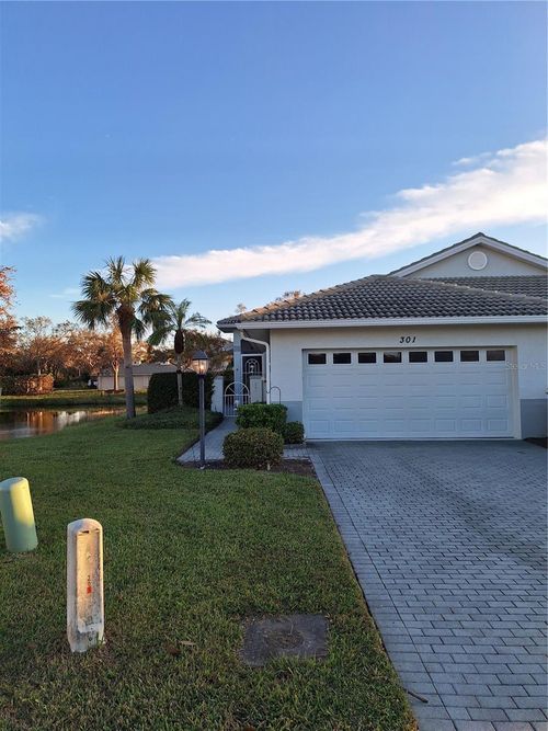 301 Reclinata Cir, VENICE, FL, 34292-5400 | Card Image