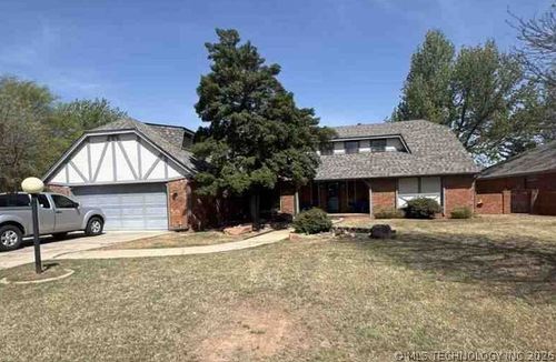 6105 Kingsbridge Dr, Oklahoma City, OK, 73162-3210 | Card Image