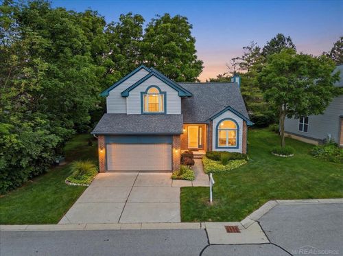 23183 Potomac Circle, Farmington Hills, MI, 48335 | Card Image