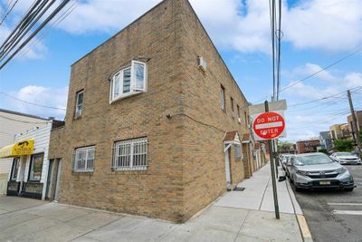 555 61 St St, Home with 0 bedrooms, 5 bathrooms and null parking in West New York NJ | Image 2