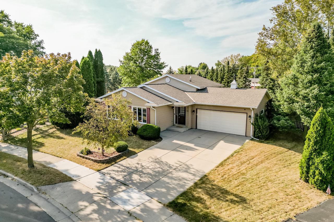 Erin Ln, Waukesha, WI 53188