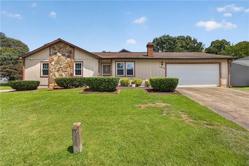 1019 Park West Ln, Stone Mountain, GA, 30088-2320 | Card Image