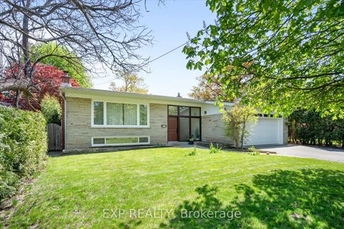 17 Ravenscroft Cir, North York, ON, M2K1X1 | Card Image