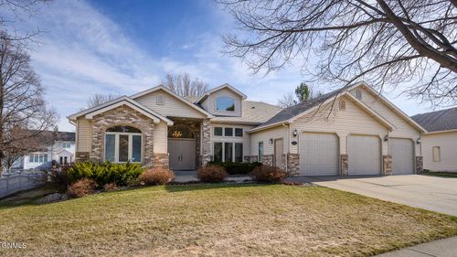 1864 Contessa Dr, Bismarck, ND, 58503-0818 | Card Image
