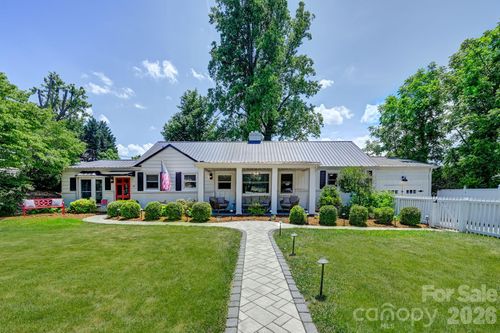 32 Central Ave, Weaverville, NC, 28787-9401 | Card Image